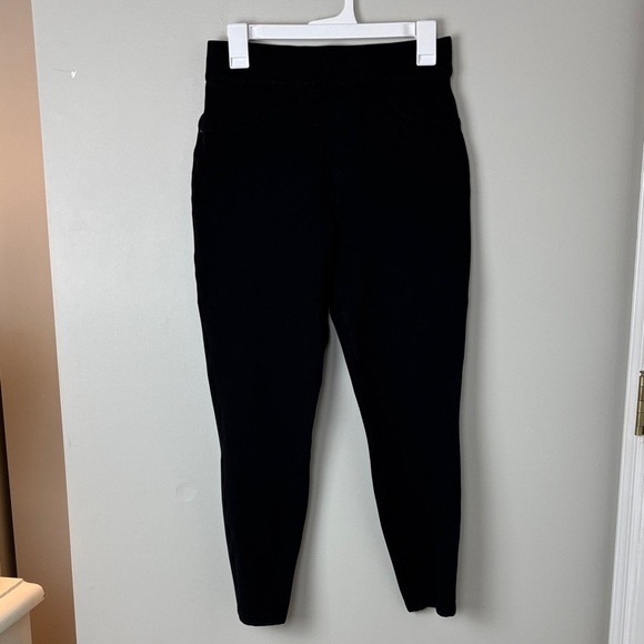 SPANX Classic Black Leggings with Faux Front Pockets - Size M - Picture 2 of 8